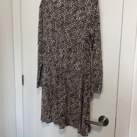 Leopard print long sleeve t-shirt dress - Picture 2 of 3